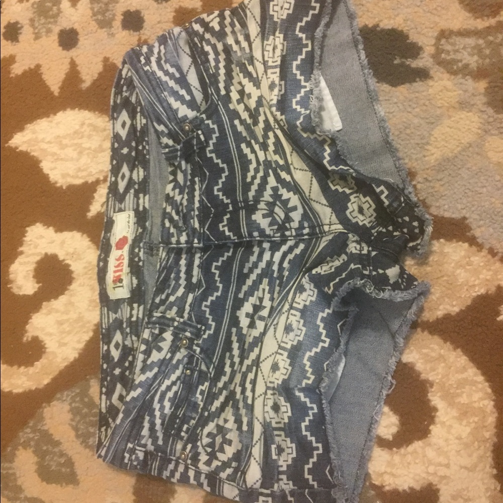 Aztec print short shorts